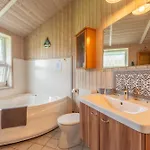 別荘 12 Personen Familienferienhaus Mit Sauna, Whirlpool, Zwei Duschen Und Toiletten, Kaminofen Und Kanu In 1. Reihe Zum Mit Wundervollem Seeblick In オッテルンドルフ
