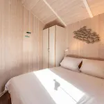 12 Personen Familienferienhaus Mit Sauna, Whirlpool, Zwei Duschen Und Toiletten, Kaminofen Und Kanu In 1. Reihe Zum Mit Wundervollem Seeblick In 別荘 *