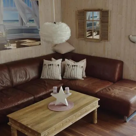 Сasa de vacaciones 12 Personen Familienferienhaus Mit Sauna, Whirlpool, Zwei Duschen Und Toiletten, Kaminofen Und Kanu In 1. Reihe Zum Mit Wundervollem Seeblick In *