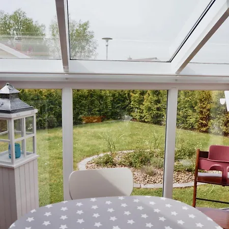12 Personen Familienferienhaus Mit Sauna, Whirlpool, Zwei Duschen Und Toiletten, Kaminofen Und Kanu In 1. Reihe Zum Mit Wundervollem Seeblick In Сasa de vacaciones *