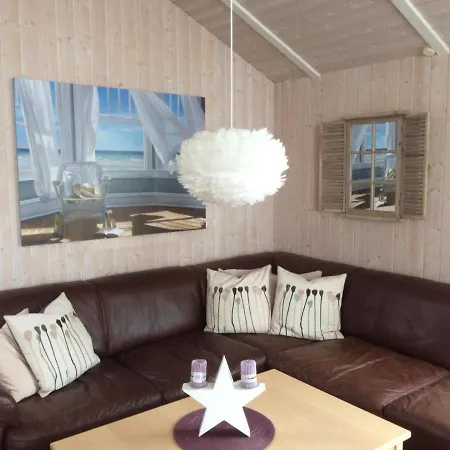 Сasa de vacaciones 12 Personen Familienferienhaus Mit Sauna, Whirlpool, Zwei Duschen Und Toiletten, Kaminofen Und Kanu In 1. Reihe Zum Mit Wundervollem Seeblick In *