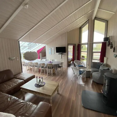 Сasa de vacaciones 12 Personen Familienferienhaus Mit Sauna, Whirlpool, Zwei Duschen Und Toiletten, Kaminofen Und Kanu In 1. Reihe Zum Mit Wundervollem Seeblick In Otterndorf