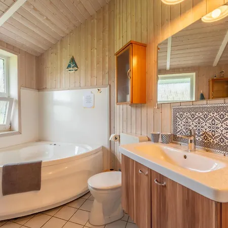 Prázdninový dům 12 Personen Familienferienhaus Mit Sauna, Whirlpool, Zwei Duschen Und Toiletten, Kaminofen Und Kanu In 1. Reihe Zum Mit Wundervollem Seeblick In Otterndorf