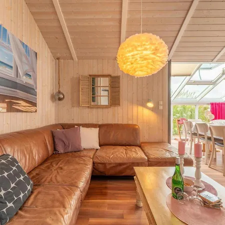 펜션 12 Personen Familienferienhaus Mit Sauna, Whirlpool, Zwei Duschen Und Toiletten, Kaminofen Und Kanu In 1. Reihe Zum Mit Wundervollem Seeblick In