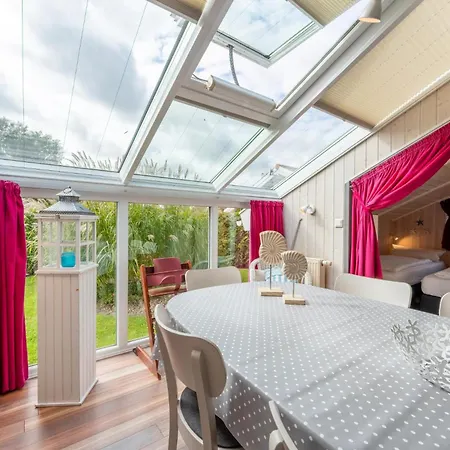 12 Personen Familienferienhaus Mit Sauna, Whirlpool, Zwei Duschen Und Toiletten, Kaminofen Und Kanu In 1. Reihe Zum Mit Wundervollem Seeblick In * 오텐도르프