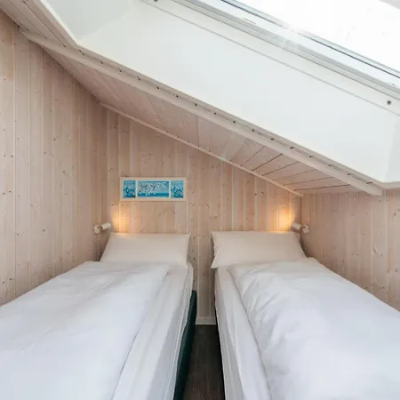 Prázdninový dům 12 Personen Familienferienhaus Mit Sauna, Whirlpool, Zwei Duschen Und Toiletten, Kaminofen Und Kanu In 1. Reihe Zum Mit Wundervollem Seeblick In *