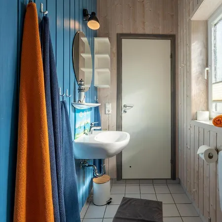 Prázdninový dům 12 Personen Familienferienhaus Mit Sauna, Whirlpool, Zwei Duschen Und Toiletten, Kaminofen Und Kanu In 1. Reihe Zum Mit Wundervollem Seeblick In