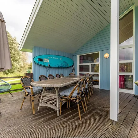 펜션 12 Personen Familienferienhaus Mit Sauna, Whirlpool, Zwei Duschen Und Toiletten, Kaminofen Und Kanu In 1. Reihe Zum Mit Wundervollem Seeblick In *