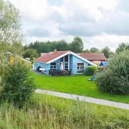 12 Personen Familienferienhaus Mit Sauna, Whirlpool, Zwei Duschen Und Toiletten, Kaminofen Und Kanu In 1. Reihe Zum Mit Wundervollem Seeblick In