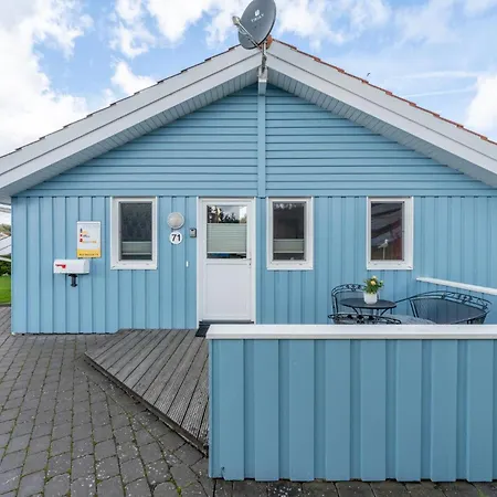12 Personen Familienferienhaus Mit Sauna, Whirlpool, Zwei Duschen Und Toiletten, Kaminofen Und Kanu In 1. Reihe Zum Mit Wundervollem Seeblick In Otterndorf