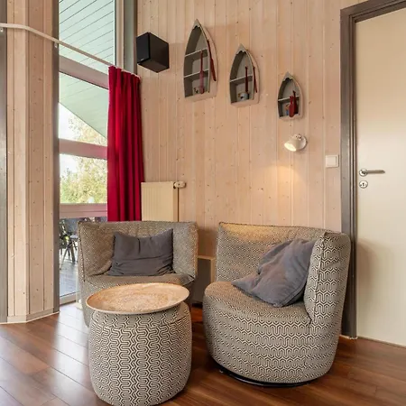Prázdninový dům 12 Personen Familienferienhaus Mit Sauna, Whirlpool, Zwei Duschen Und Toiletten, Kaminofen Und Kanu In 1. Reihe Zum Mit Wundervollem Seeblick In *