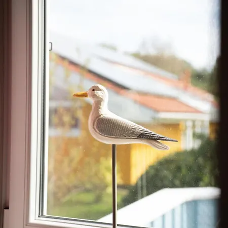 12 Personen Familienferienhaus Mit Sauna, Whirlpool, Zwei Duschen Und Toiletten, Kaminofen Und Kanu In 1. Reihe Zum Mit Wundervollem Seeblick In *
