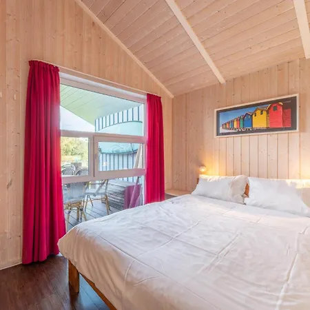 度假居 12 Personen Familienferienhaus Mit Sauna, Whirlpool, Zwei Duschen Und Toiletten, Kaminofen Und Kanu In 1. Reihe Zum Mit Wundervollem Seeblick In *