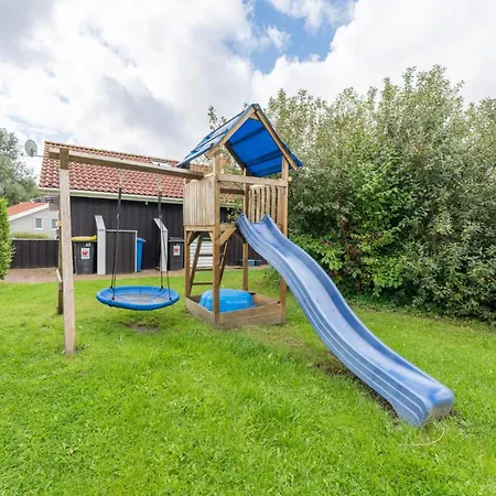 Prázdninový dům 12 Personen Familienferienhaus Mit Sauna, Whirlpool, Zwei Duschen Und Toiletten, Kaminofen Und Kanu In 1. Reihe Zum Mit Wundervollem Seeblick In