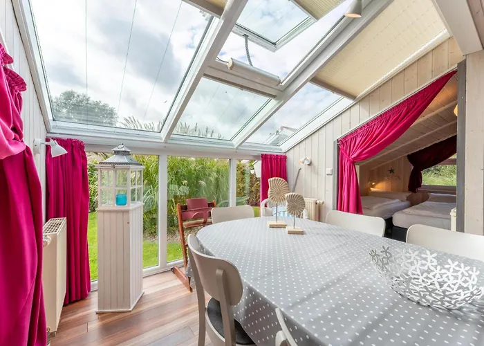 12 Personen Familienferienhaus Mit Sauna, Whirlpool, Zwei Duschen Und Toiletten, Kaminofen Und Kanu In 1. Reihe Zum Mit Wundervollem Seeblick In * Оттерндорф