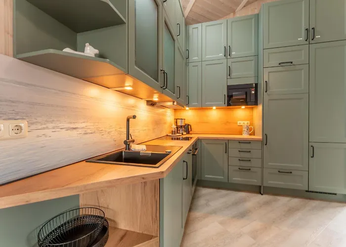 12 Personen Familienferienhaus Mit Sauna, Whirlpool, Zwei Duschen Und Toiletten, Kaminofen Und Kanu In 1. Reihe Zum Mit Wundervollem Seeblick In * Оттерндорф