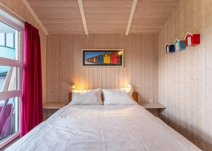 12 Personen Familienferienhaus Mit Sauna, Whirlpool, Zwei Duschen Und Toiletten, Kaminofen Und Kanu In 1. Reihe Zum Mit Wundervollem Seeblick In Оттерндорф
