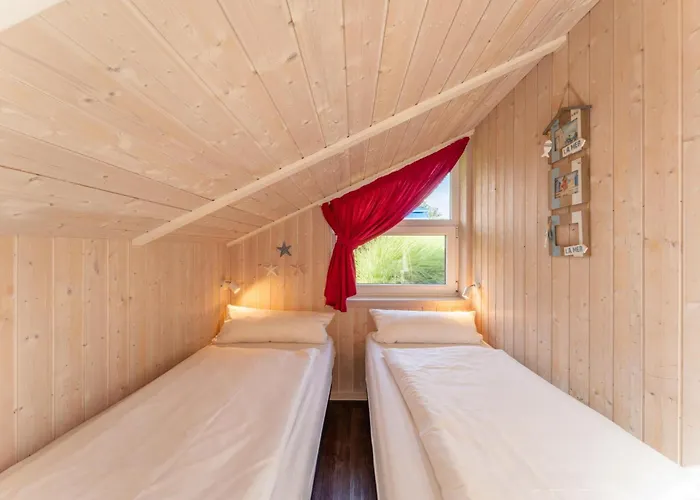 Дом отдыха 12 Personen Familienferienhaus Mit Sauna, Whirlpool, Zwei Duschen Und Toiletten, Kaminofen Und Kanu In 1. Reihe Zum Mit Wundervollem Seeblick In *