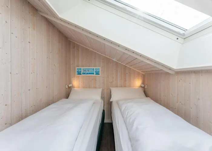 Дом отдыха 12 Personen Familienferienhaus Mit Sauna, Whirlpool, Zwei Duschen Und Toiletten, Kaminofen Und Kanu In 1. Reihe Zum Mit Wundervollem Seeblick In *