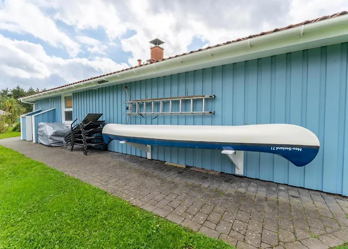 12 Personen Familienferienhaus Mit Sauna, Whirlpool, Zwei Duschen Und Toiletten, Kaminofen Und Kanu In 1. Reihe Zum Mit Wundervollem Seeblick In Дом отдыха *