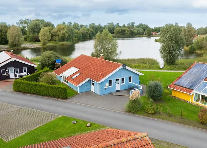 Дом отдыха 12 Personen Familienferienhaus Mit Sauna, Whirlpool, Zwei Duschen Und Toiletten, Kaminofen Und Kanu In 1. Reihe Zum Mit Wundervollem Seeblick In *