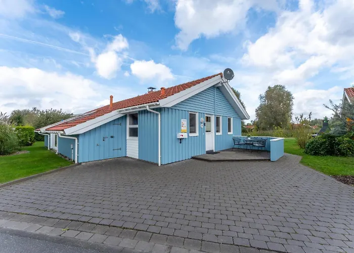 12 Personen Familienferienhaus Mit Sauna, Whirlpool, Zwei Duschen Und Toiletten, Kaminofen Und Kanu In 1. Reihe Zum Mit Wundervollem Seeblick In Дом отдыха *