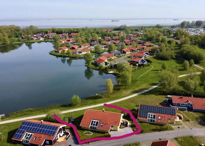 12 Personen Familienferienhaus Mit Sauna, Whirlpool, Zwei Duschen Und Toiletten, Kaminofen Und Kanu In 1. Reihe Zum Mit Wundervollem Seeblick In Дом отдыха