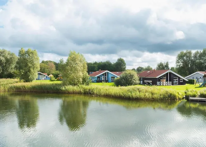 12 Personen Familienferienhaus Mit Sauna, Whirlpool, Zwei Duschen Und Toiletten, Kaminofen Und Kanu In 1. Reihe Zum Mit Wundervollem Seeblick In Дом отдыха