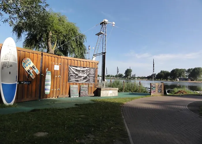 12 Personen Familienferienhaus Mit Sauna, Whirlpool, Zwei Duschen Und Toiletten, Kaminofen Und Kanu In 1. Reihe Zum Mit Wundervollem Seeblick In * Оттерндорф